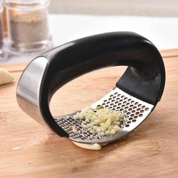 GarlicSmasher, presă pentru usturoi sau ghimbir
